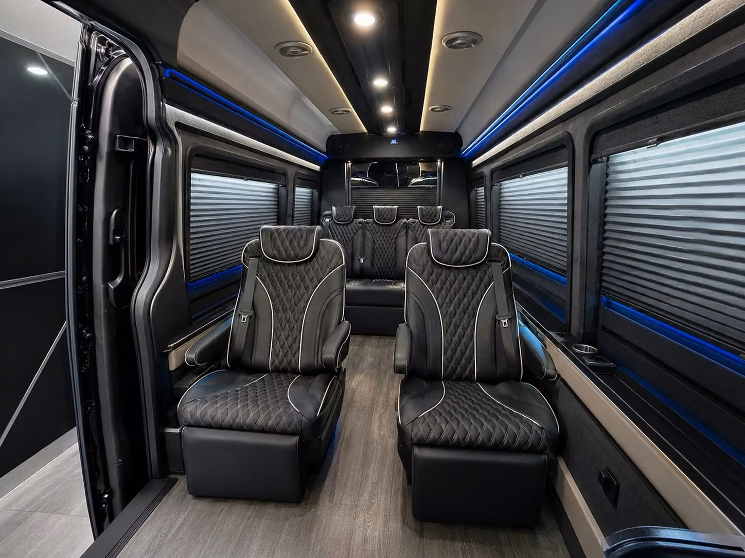 it s never been easier to book large group airport transfers for corporate and convention travel